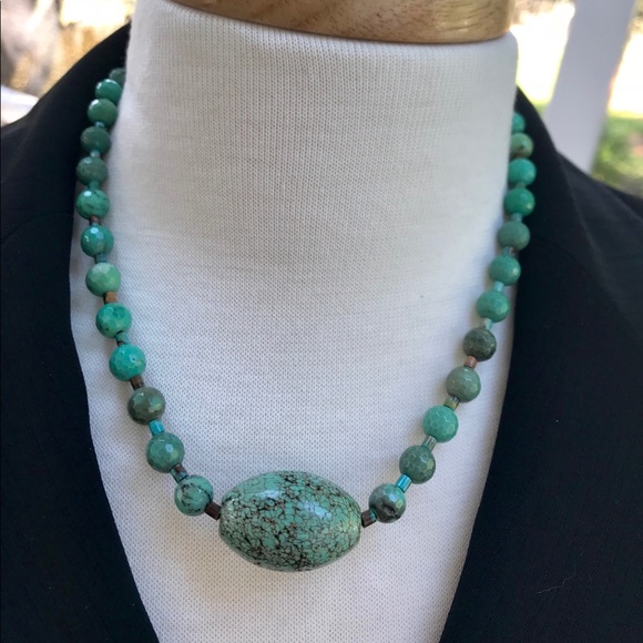 Green Turquoise ~ Beaded Necklace - Picture 7 of 8